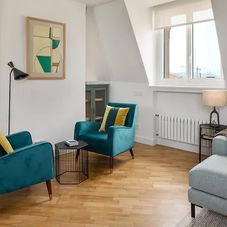 Апартаменти Miramar Attic By Feelfreerentals *