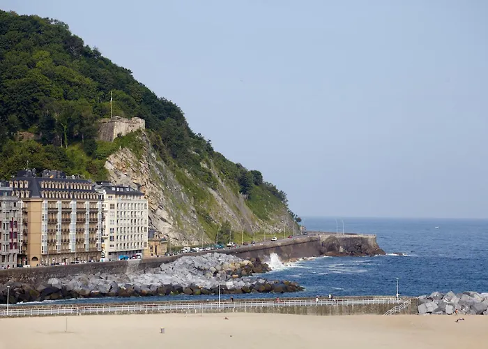 Miramar Attic By Feelfreerentals