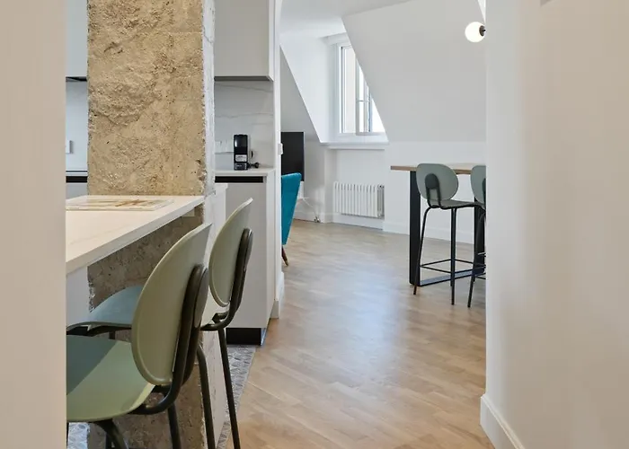 Miramar Attic By Feelfreerentals