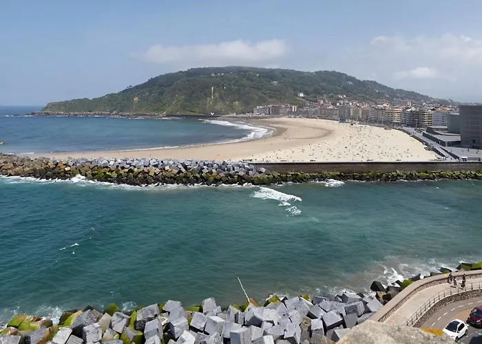 Miramar Attic By Feelfreerentals *